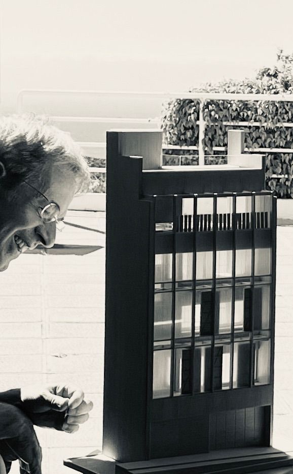 50 Maqueta de la fachada: José Doña
