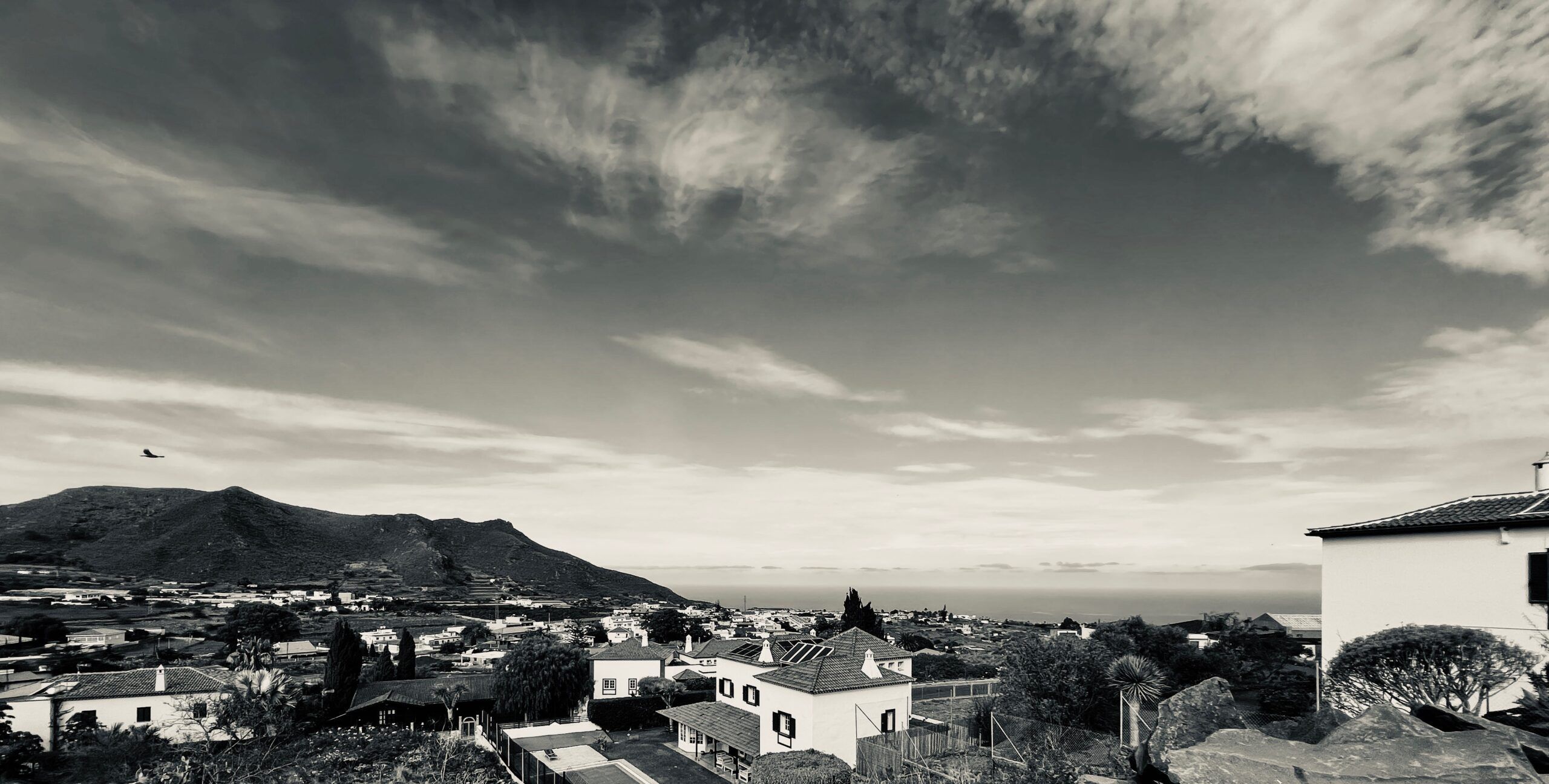 5 Vistas en niveles altos hacia el mar y el horizontes en el noroeste