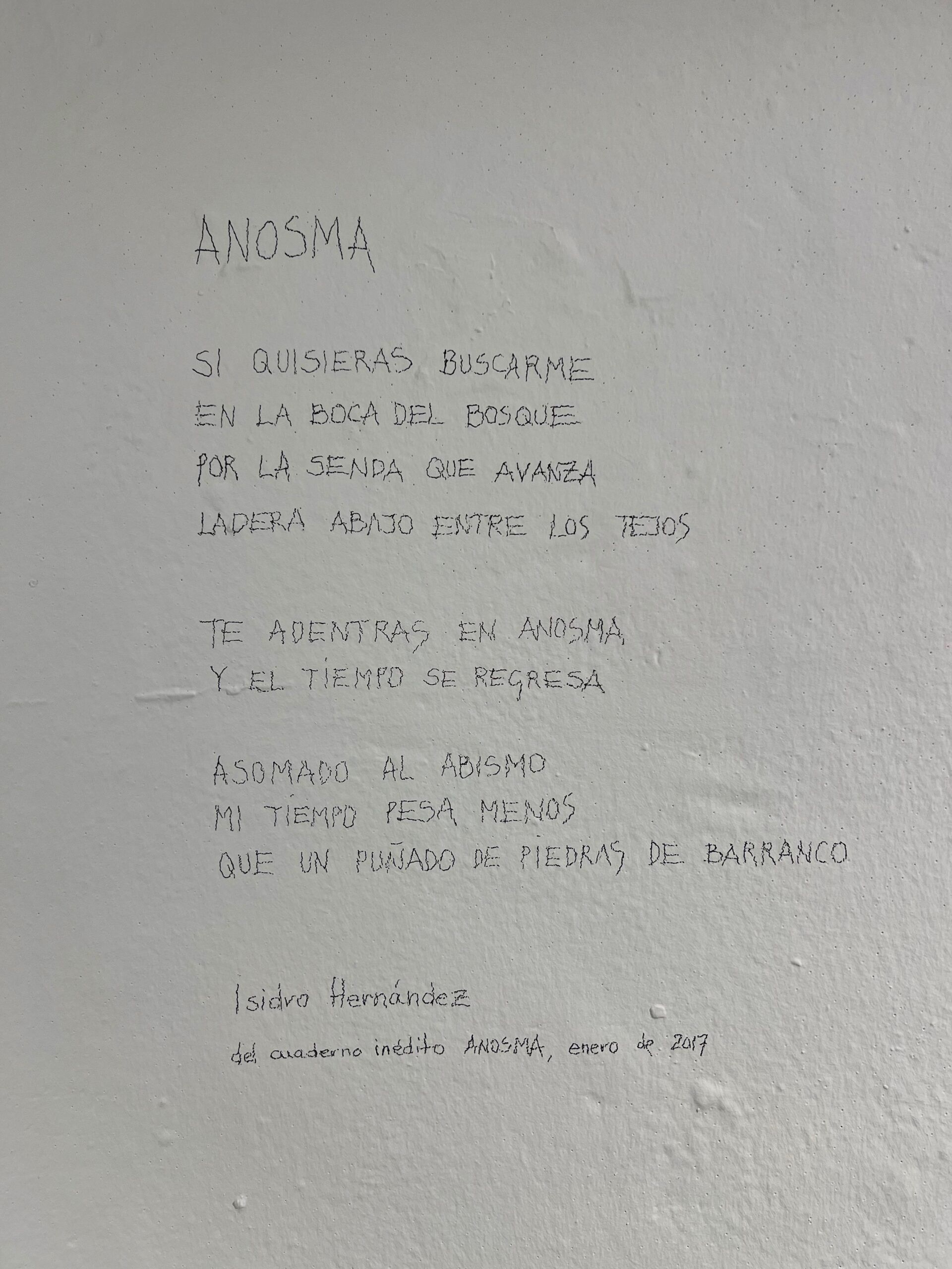 24 Anosma, poema de Isidro Hernández escrito en la pared