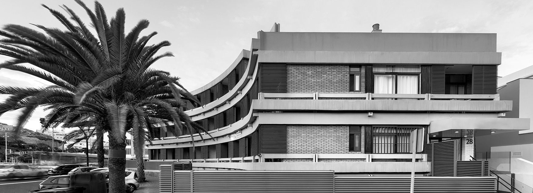 14 Félix Juan Bordes Caballero - Edificio de Apartamentos Internacional en Ciudad Jardín, en Las Palmas de Gran Canaria, 1965-1967. Fotografía: Efraín Pintos, 2024.